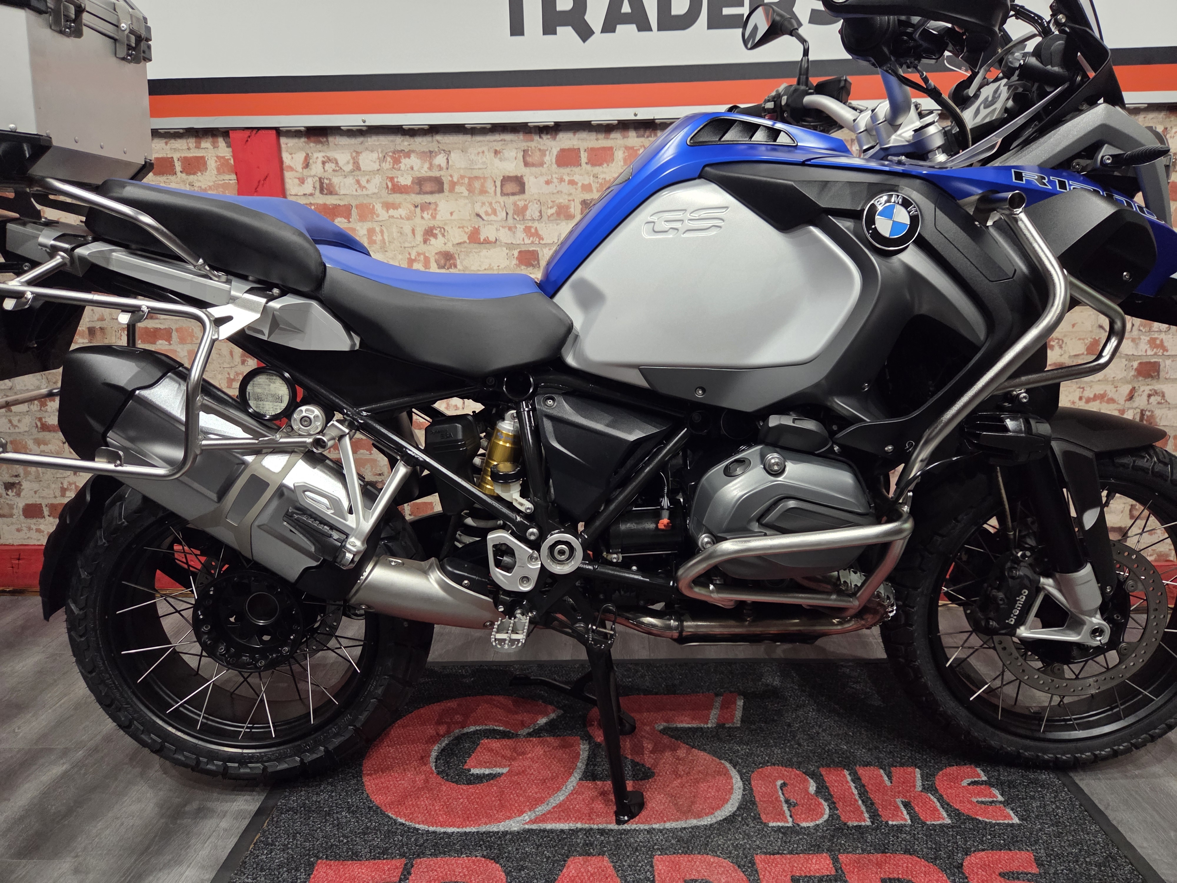 SOLD TO CLIENT FROM GEORGE- 2014 BMW GSA 1200, 1 OWNER BIKE, ONLY 26900km !! Top box, Racing blue — photo 22