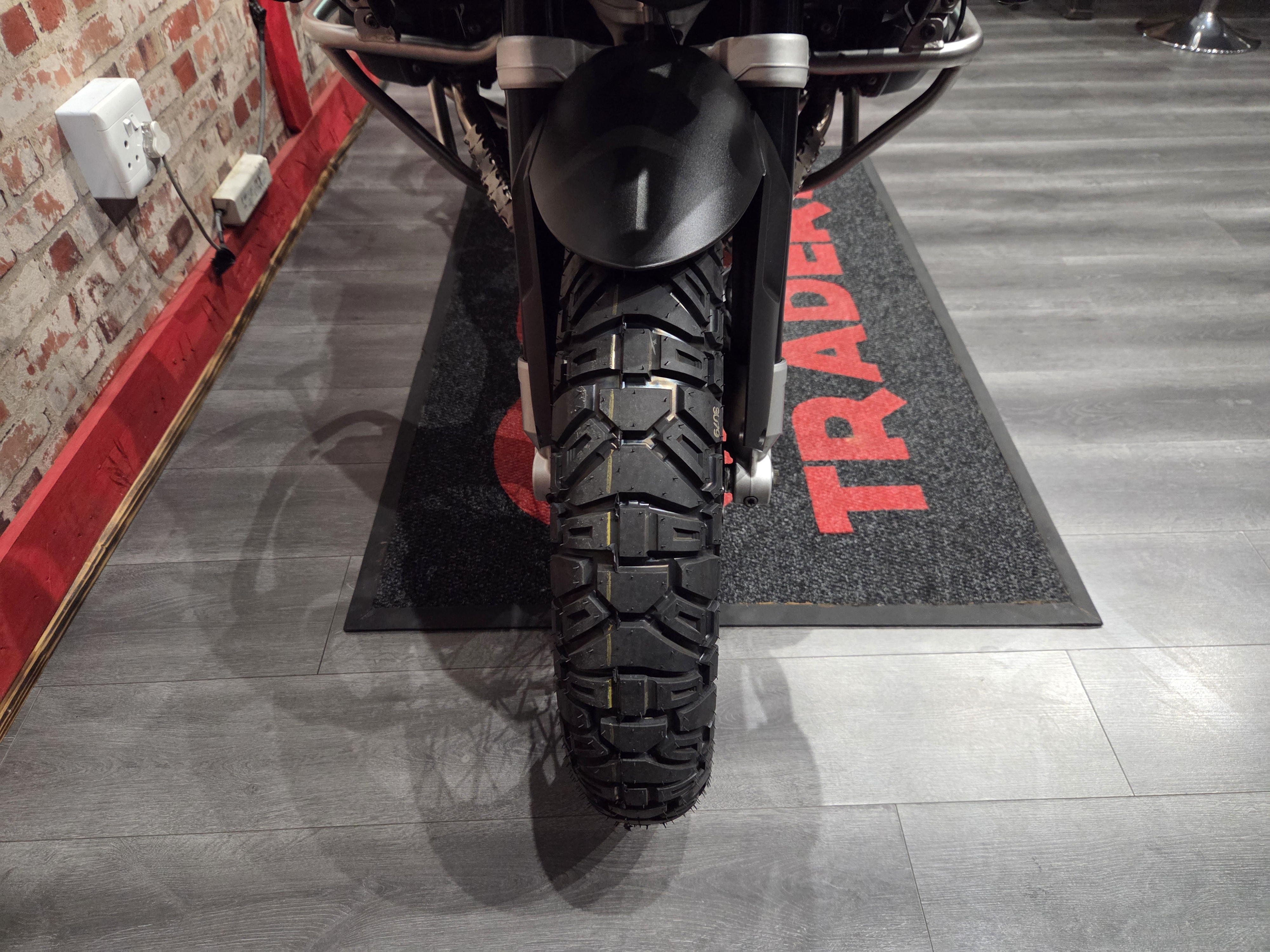 SOLD TO CLIENT FROM GEORGE- 2014 BMW GSA 1200, 1 OWNER BIKE, ONLY 26900km !! Top box, Racing blue — photo 17