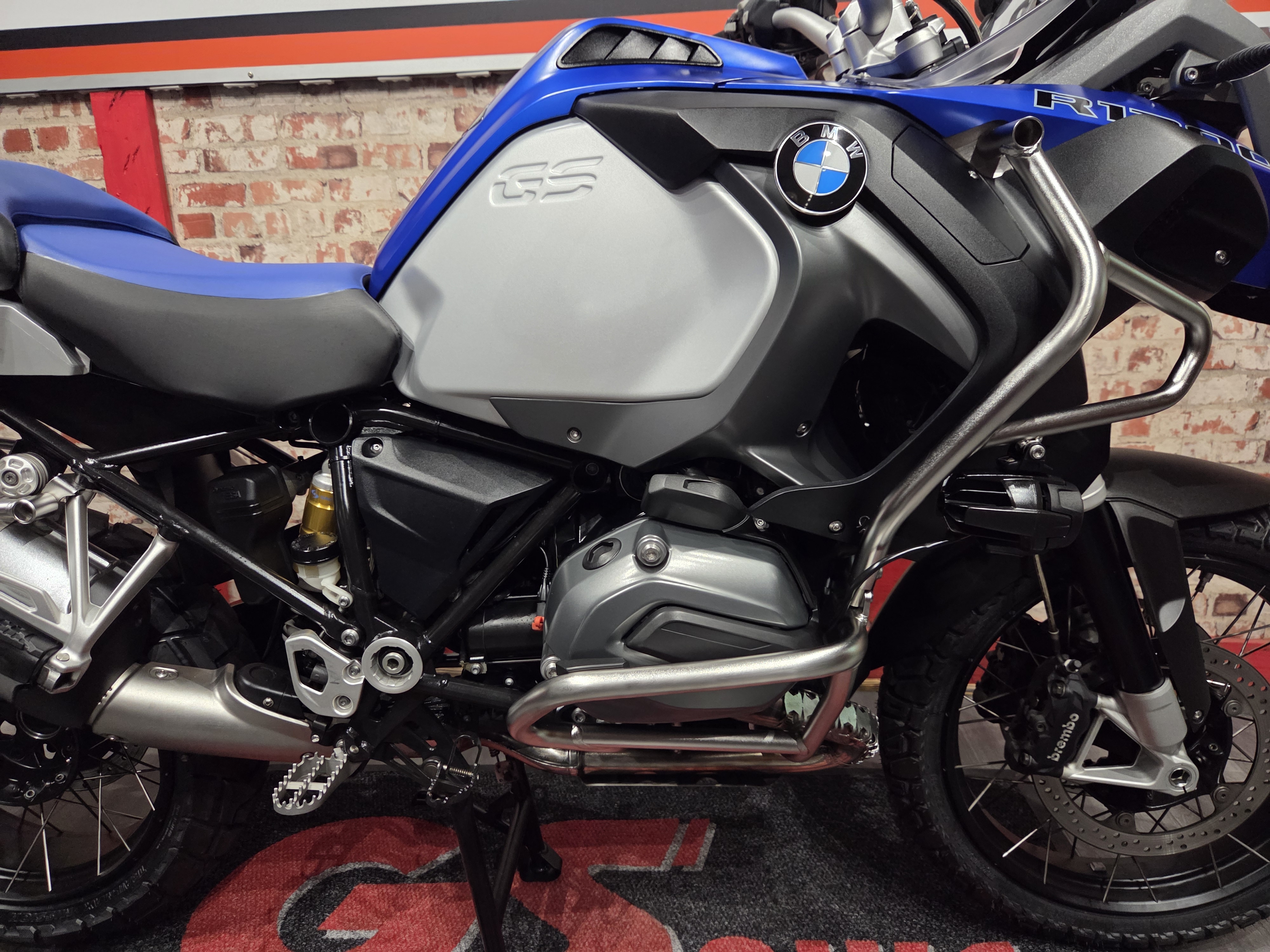SOLD TO CLIENT FROM GEORGE- 2014 BMW GSA 1200, 1 OWNER BIKE, ONLY 26900km !! Top box, Racing blue — photo 7