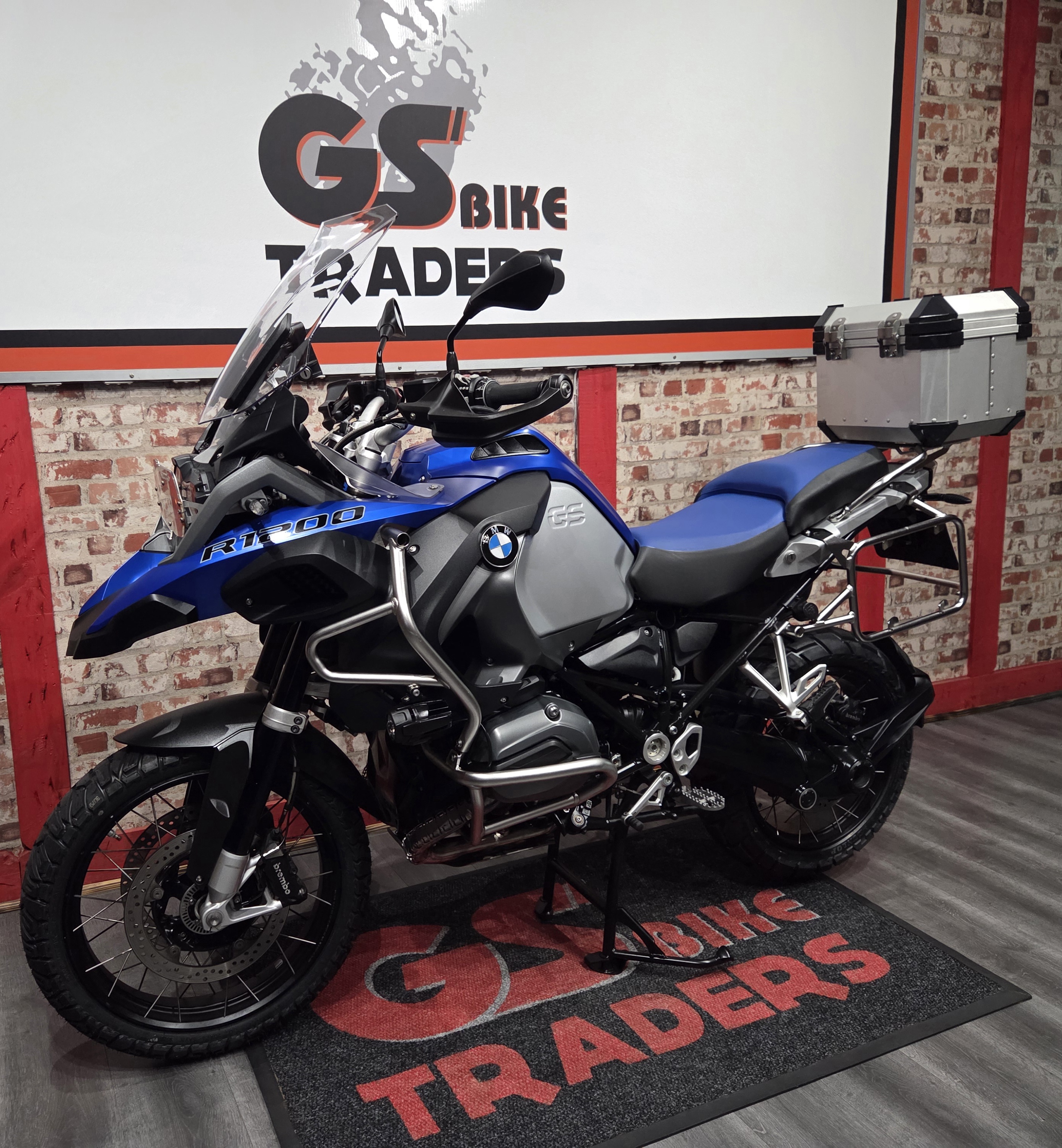 SOLD TO CLIENT FROM GEORGE- 2014 BMW GSA 1200, 1 OWNER BIKE, ONLY 26900km !! Top box, Racing blue — photo 6