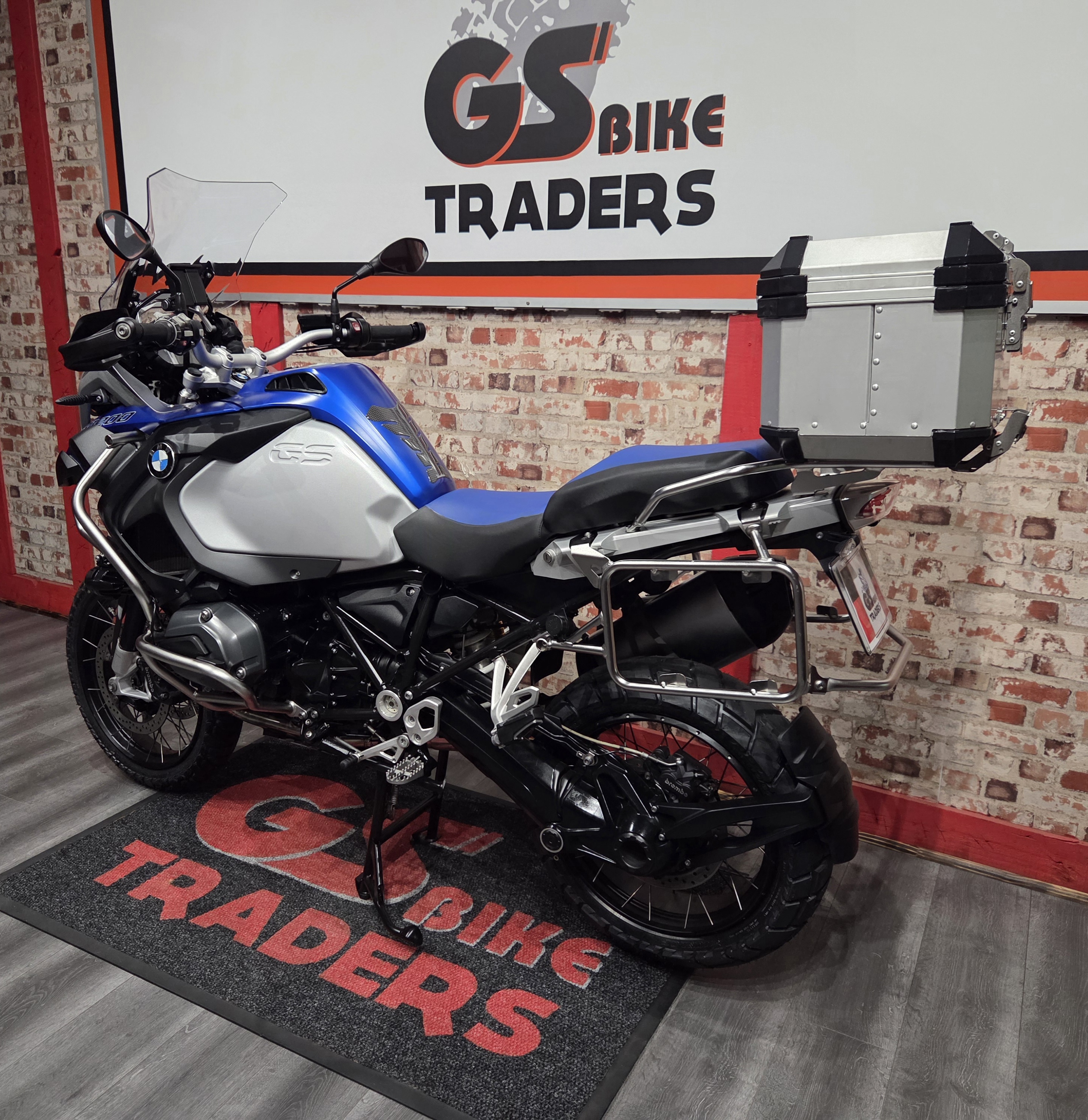 SOLD TO CLIENT FROM GEORGE- 2014 BMW GSA 1200, 1 OWNER BIKE, ONLY 26900km !! Top box, Racing blue — photo 5