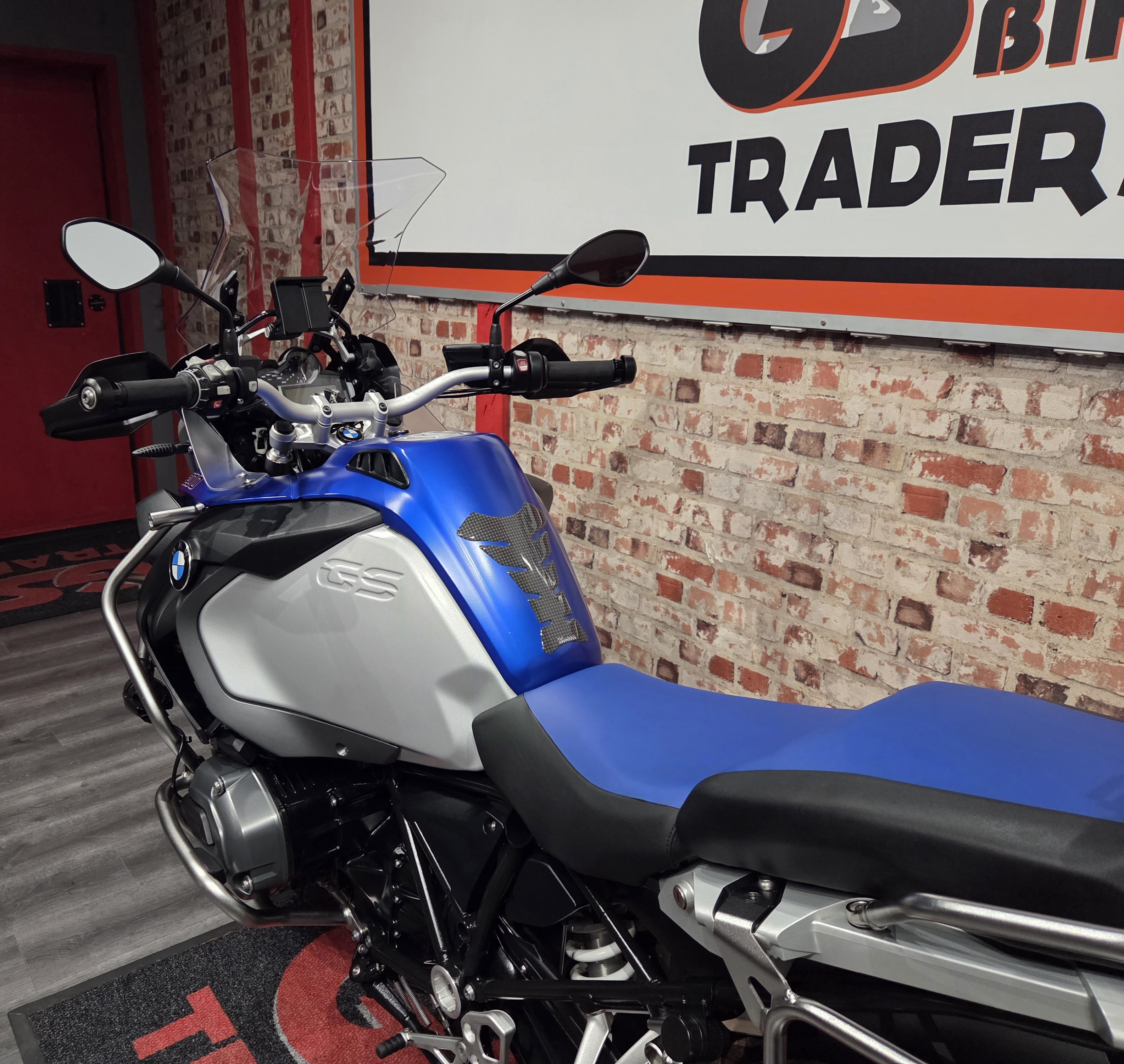SOLD TO CLIENT FROM GEORGE- 2014 BMW GSA 1200, 1 OWNER BIKE, ONLY 26900km !! Top box, Racing blue — photo 4