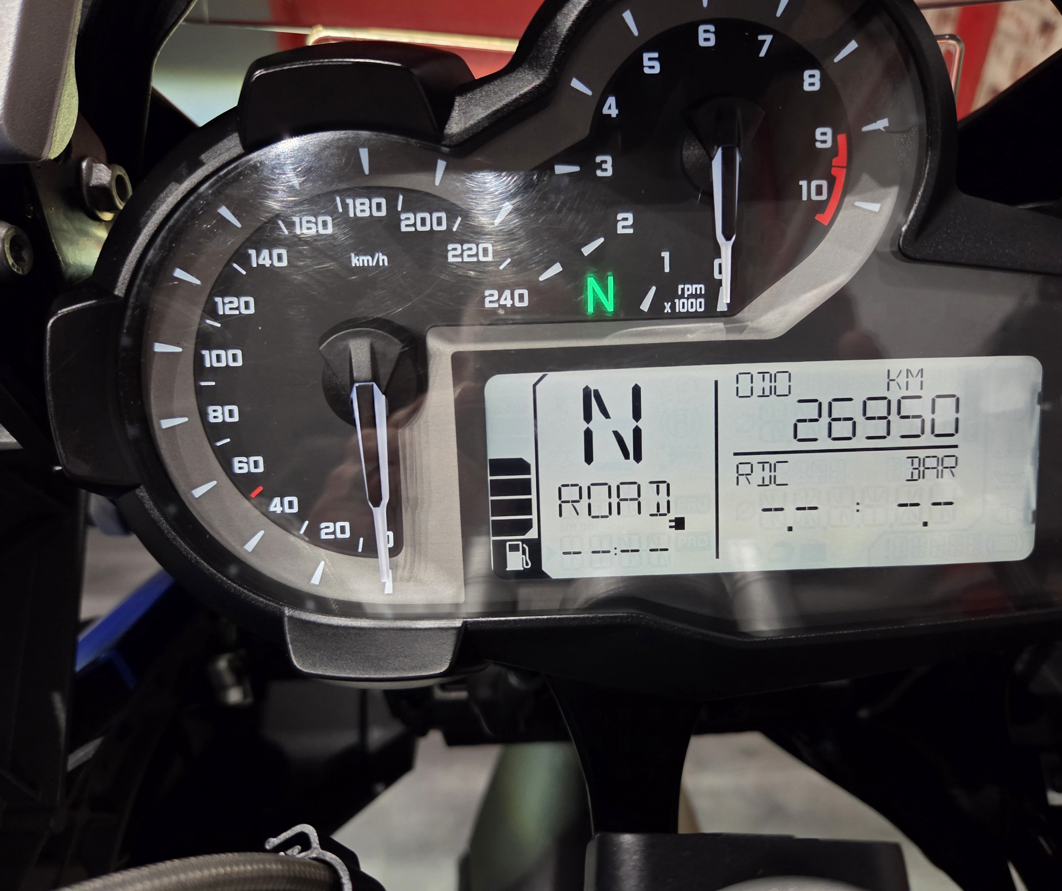 SOLD TO CLIENT FROM GEORGE- 2014 BMW GSA 1200, 1 OWNER BIKE, ONLY 26900km !! Top box, Racing blue — photo 2