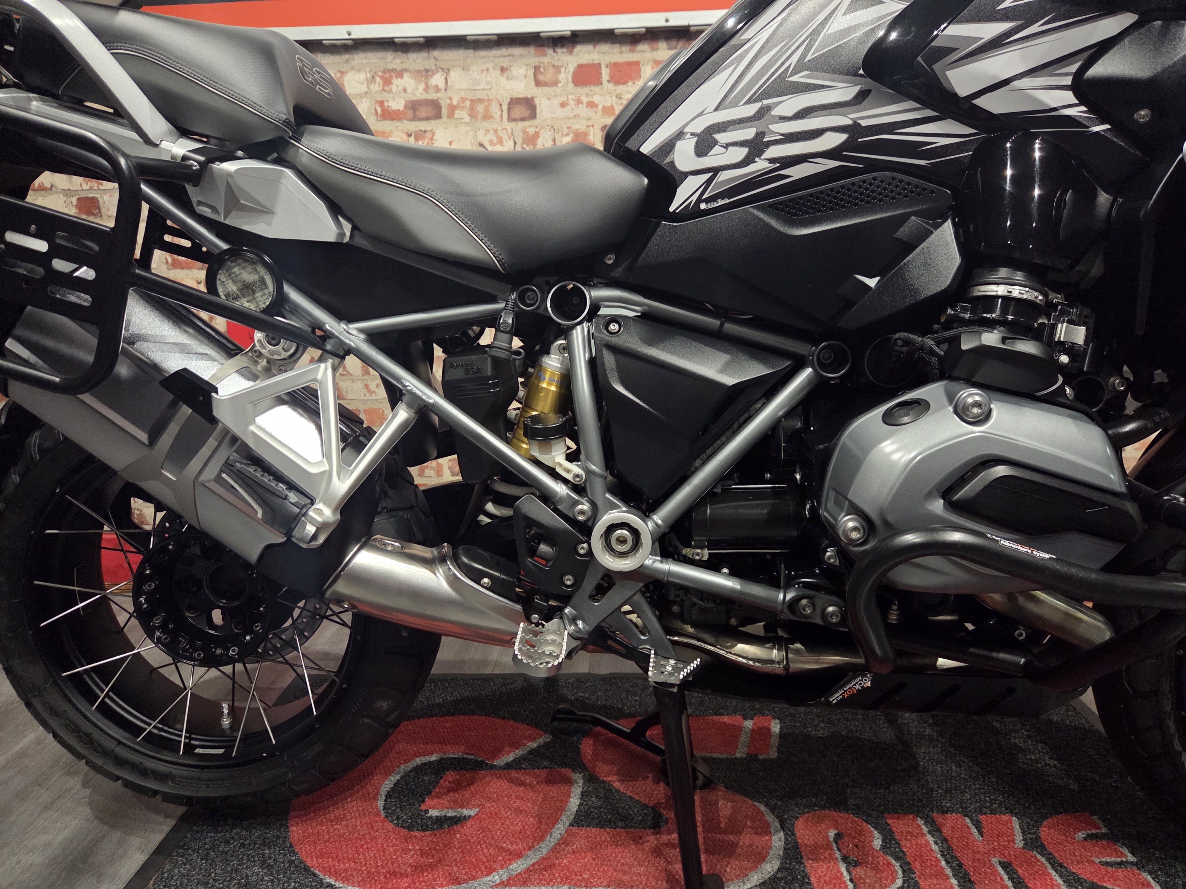 SOLD TO CLIENT FROM HERMANUS.... - 2016 BMW GS 1200, TRIPLE BLACK, ONLY 28000km, Top Box - SUPER STUNNING BIKE, LOADED WITH EXTRAS !!!! — photo 24