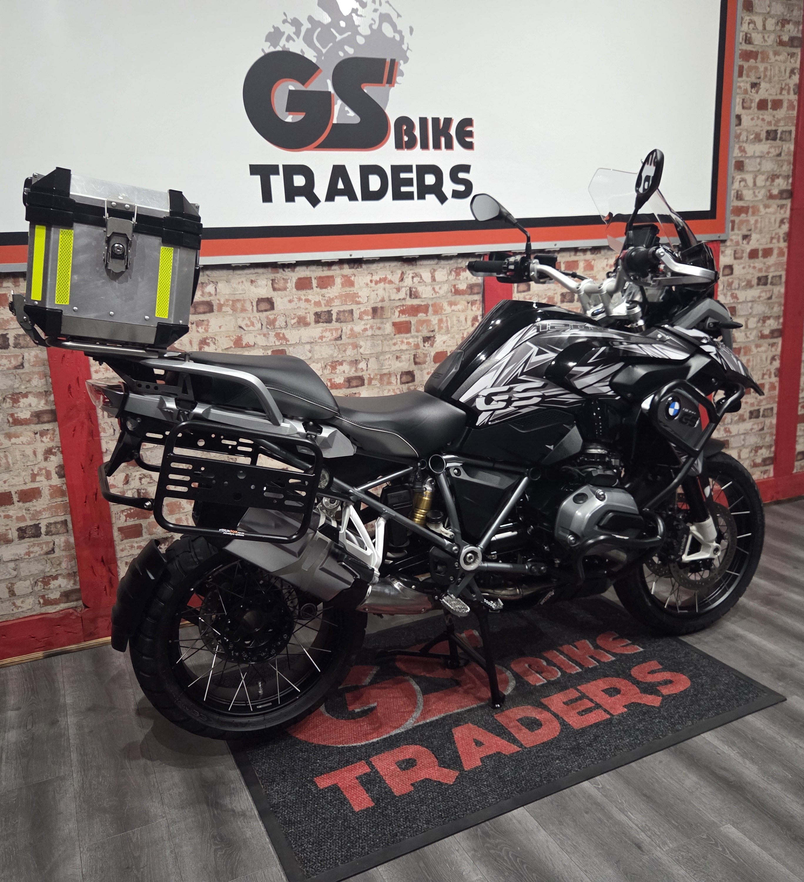SOLD TO CLIENT FROM HERMANUS.... - 2016 BMW GS 1200, TRIPLE BLACK, ONLY 28000km, Top Box - SUPER STUNNING BIKE, LOADED WITH EXTRAS !!!! — photo 22