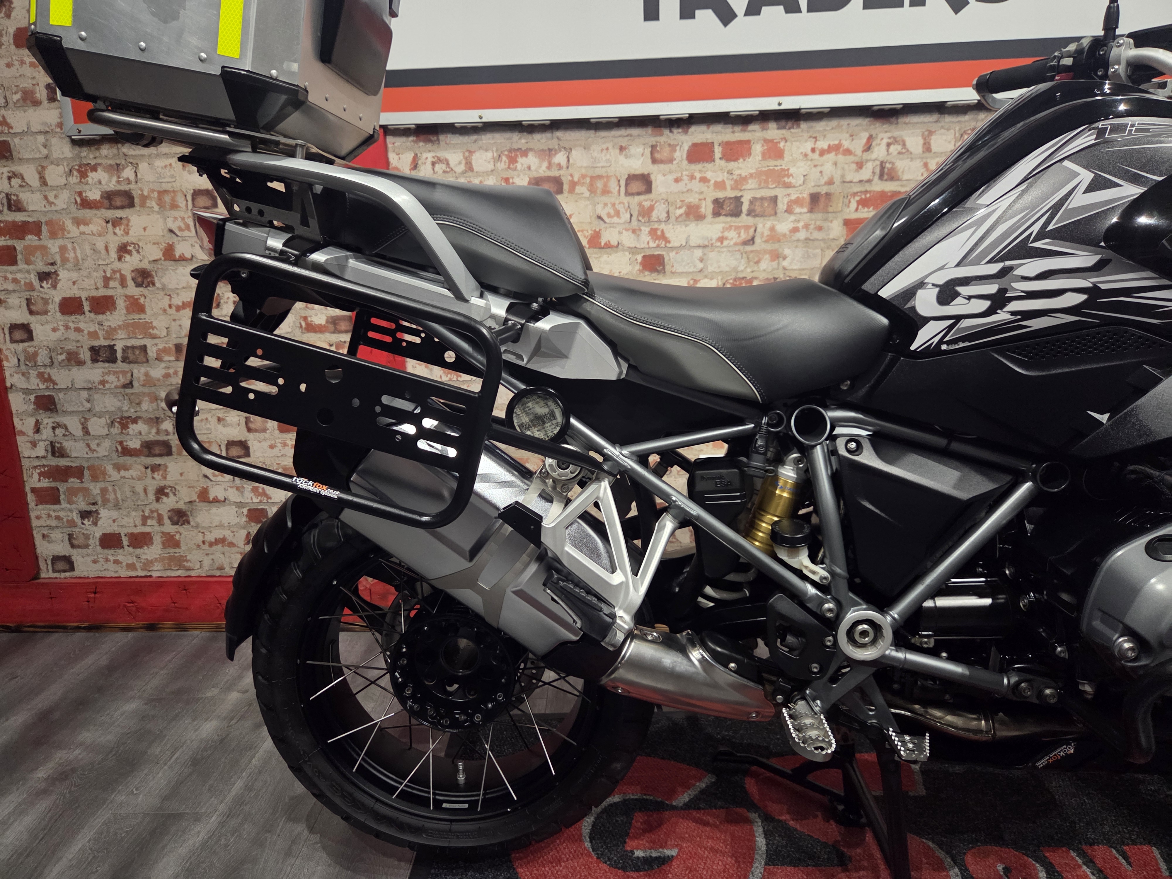 SOLD TO CLIENT FROM HERMANUS.... - 2016 BMW GS 1200, TRIPLE BLACK, ONLY 28000km, Top Box - SUPER STUNNING BIKE, LOADED WITH EXTRAS !!!! — photo 20