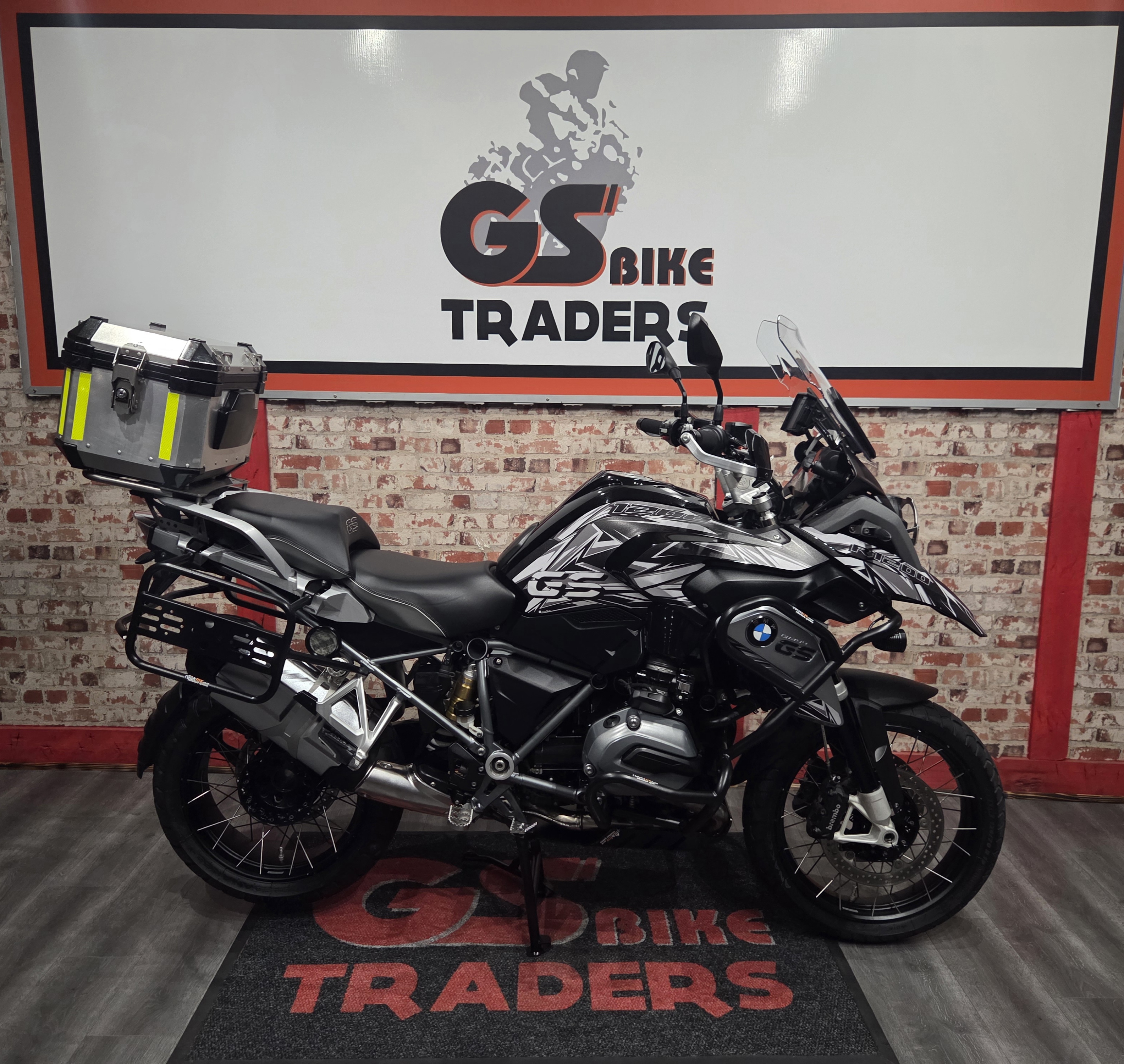SOLD TO CLIENT FROM HERMANUS.... - 2016 BMW GS 1200, TRIPLE BLACK, ONLY 28000km, Top Box - SUPER STUNNING BIKE, LOADED WITH EXTRAS !!!! — photo 17