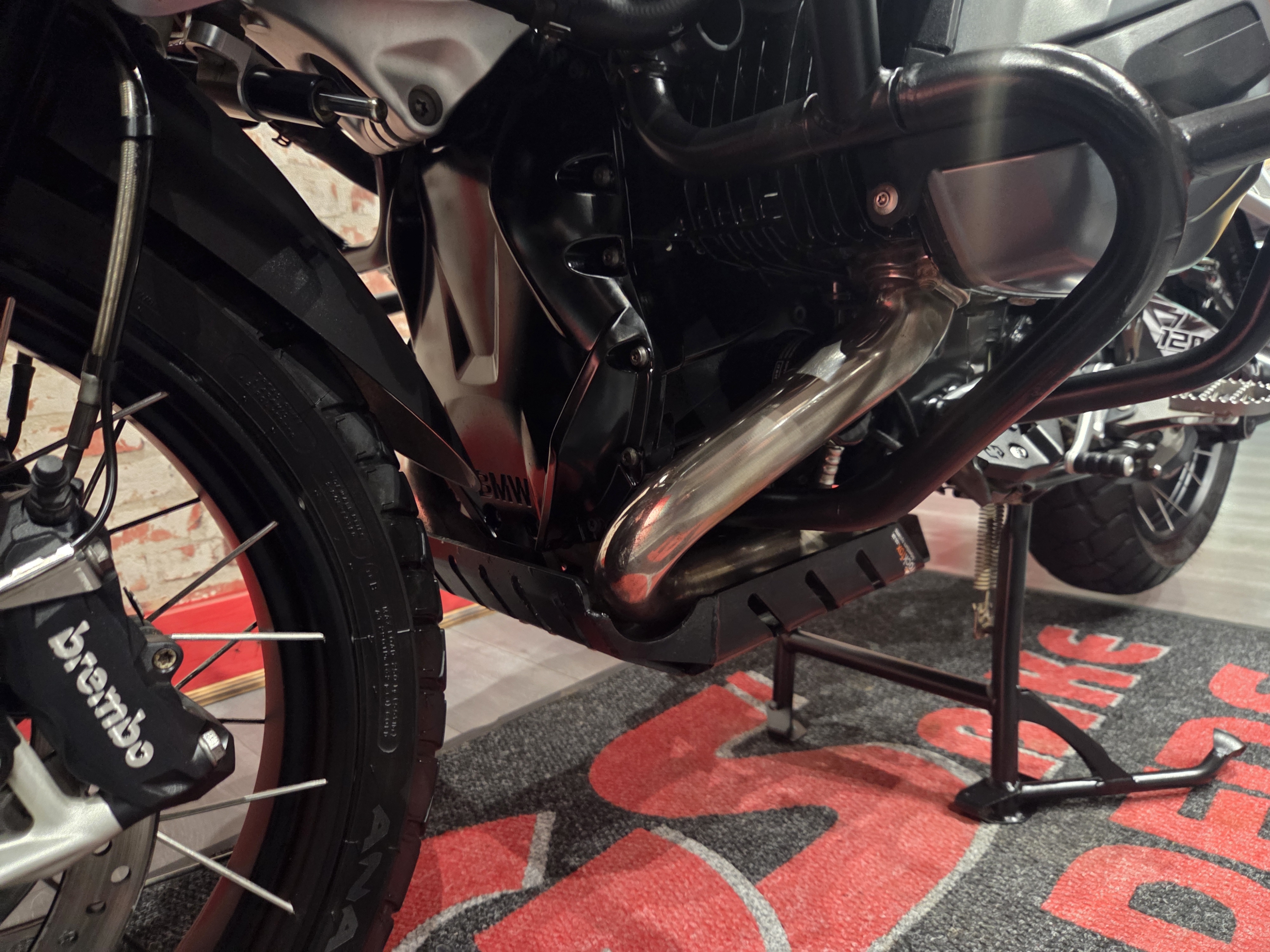 SOLD TO CLIENT FROM HERMANUS.... - 2016 BMW GS 1200, TRIPLE BLACK, ONLY 28000km, Top Box - SUPER STUNNING BIKE, LOADED WITH EXTRAS !!!! — photo 10