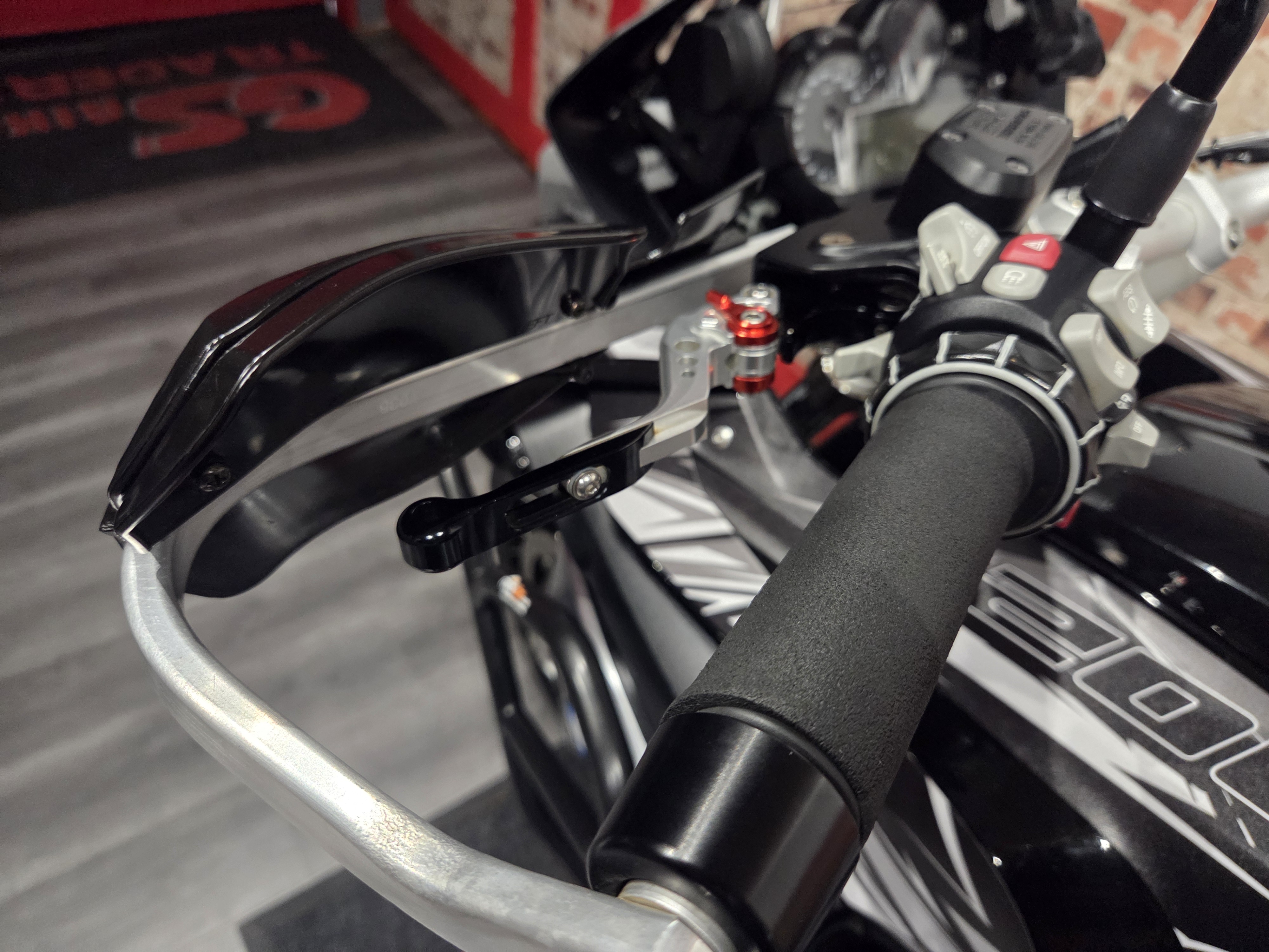 SOLD TO CLIENT FROM HERMANUS.... - 2016 BMW GS 1200, TRIPLE BLACK, ONLY 28000km, Top Box - SUPER STUNNING BIKE, LOADED WITH EXTRAS !!!! — photo 9