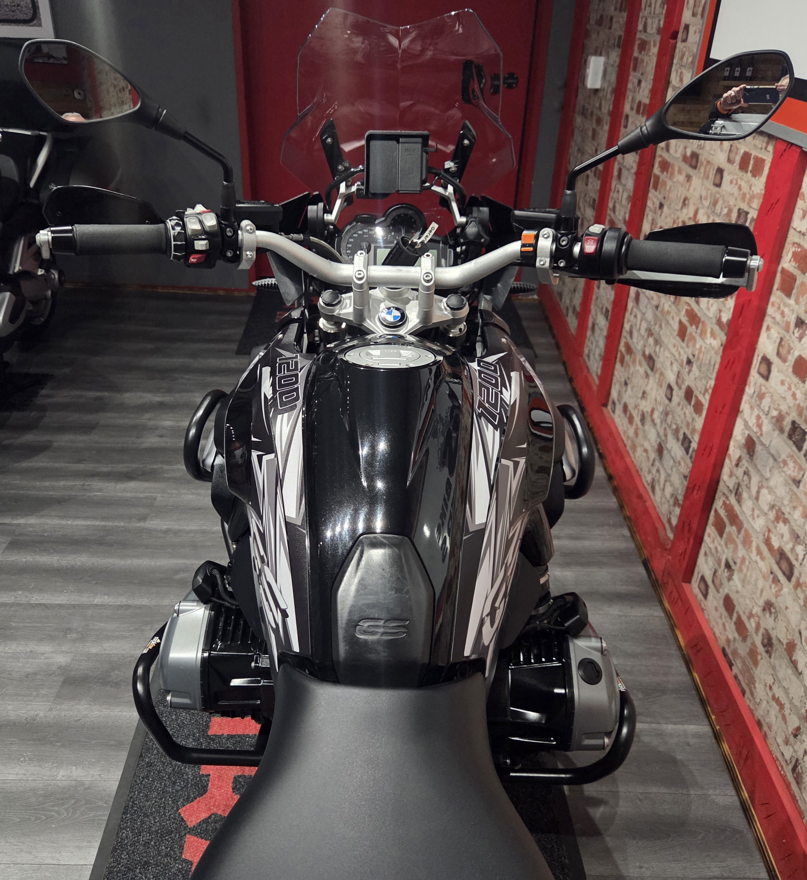 SOLD TO CLIENT FROM HERMANUS.... - 2016 BMW GS 1200, TRIPLE BLACK, ONLY 28000km, Top Box - SUPER STUNNING BIKE, LOADED WITH EXTRAS !!!! — photo 8