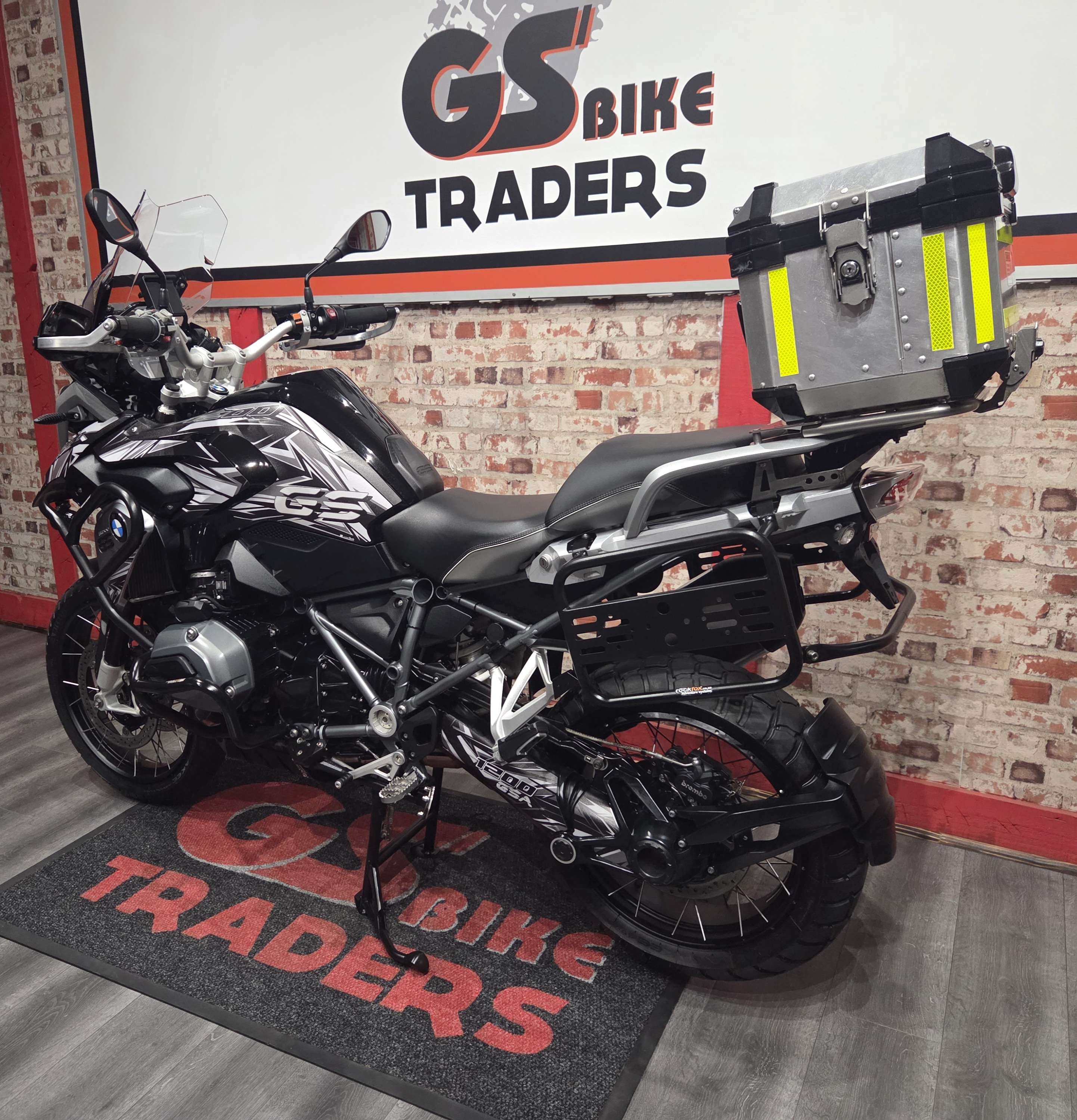SOLD TO CLIENT FROM HERMANUS.... - 2016 BMW GS 1200, TRIPLE BLACK, ONLY 28000km, Top Box - SUPER STUNNING BIKE, LOADED WITH EXTRAS !!!! — photo 7
