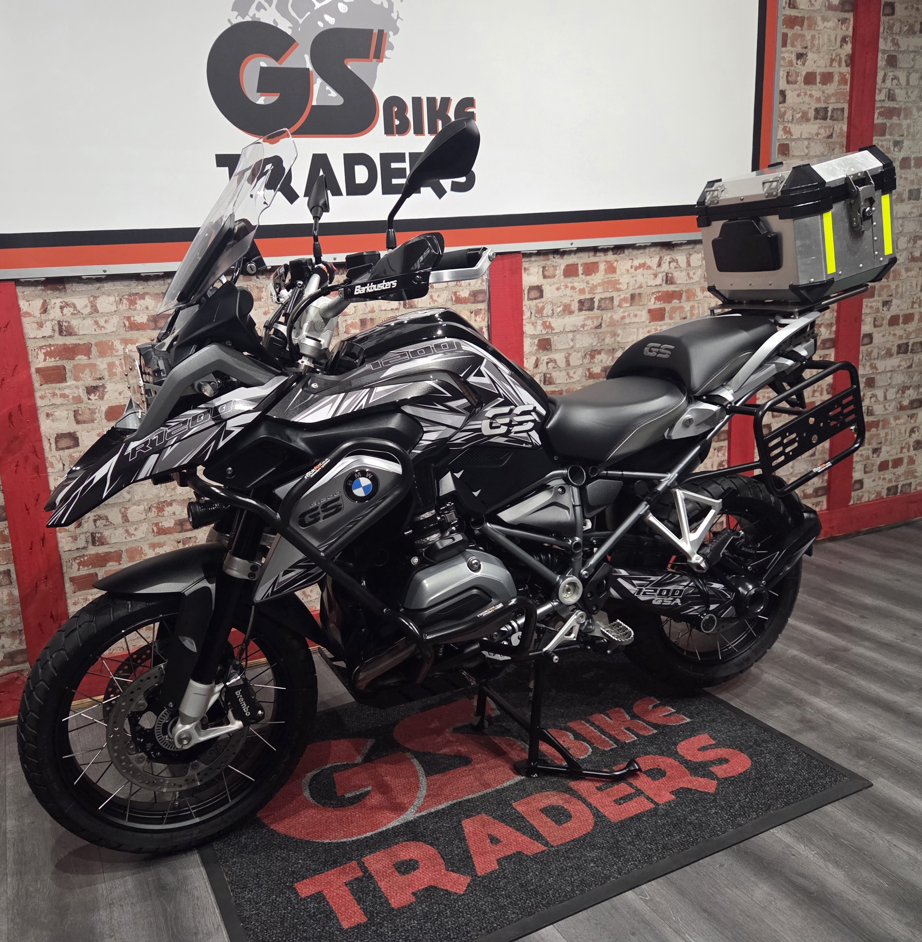 SOLD TO CLIENT FROM HERMANUS.... - 2016 BMW GS 1200, TRIPLE BLACK, ONLY 28000km, Top Box - SUPER STUNNING BIKE, LOADED WITH EXTRAS !!!! — photo 6