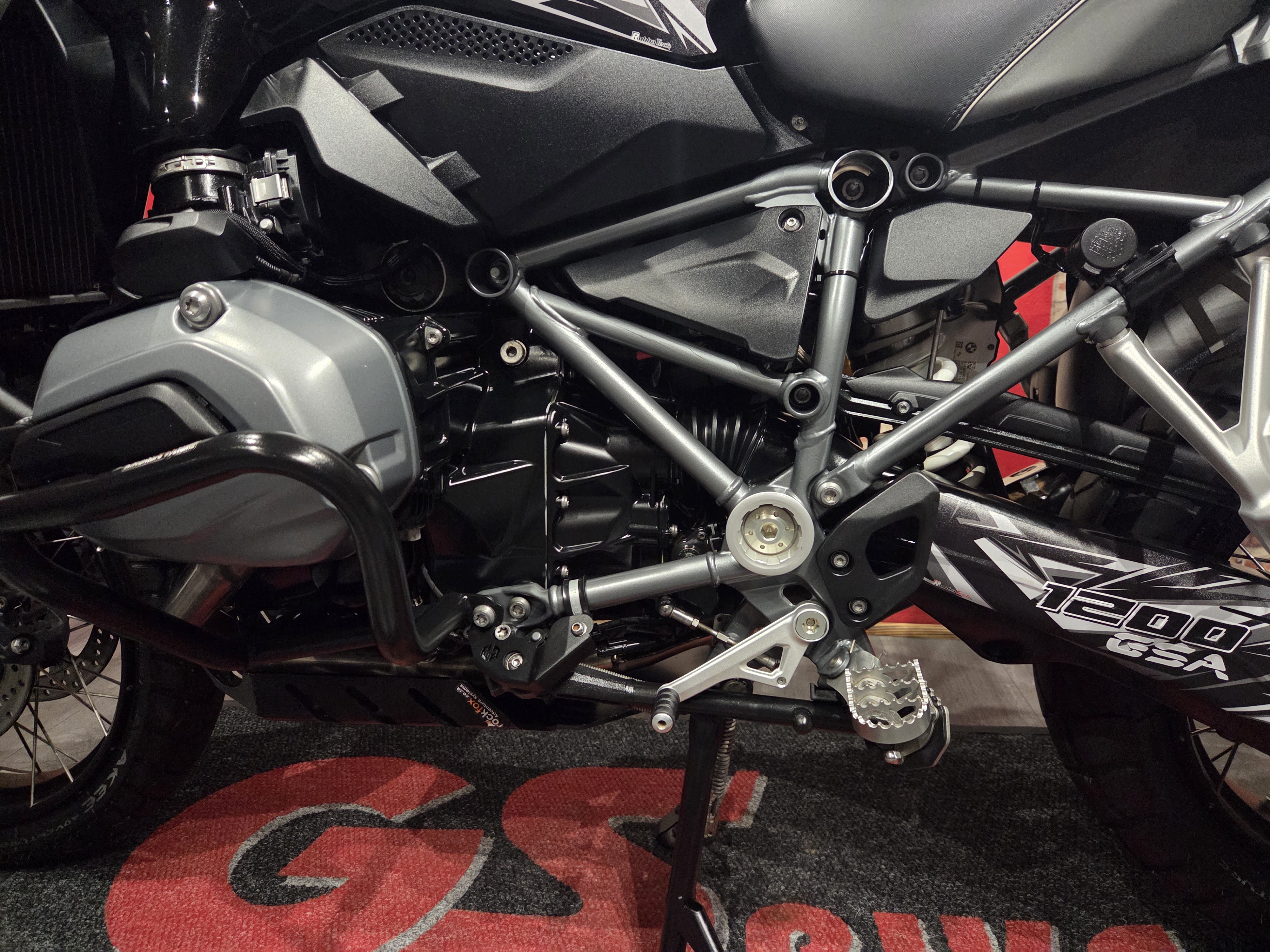 SOLD TO CLIENT FROM HERMANUS.... - 2016 BMW GS 1200, TRIPLE BLACK, ONLY 28000km, Top Box - SUPER STUNNING BIKE, LOADED WITH EXTRAS !!!! — photo 5