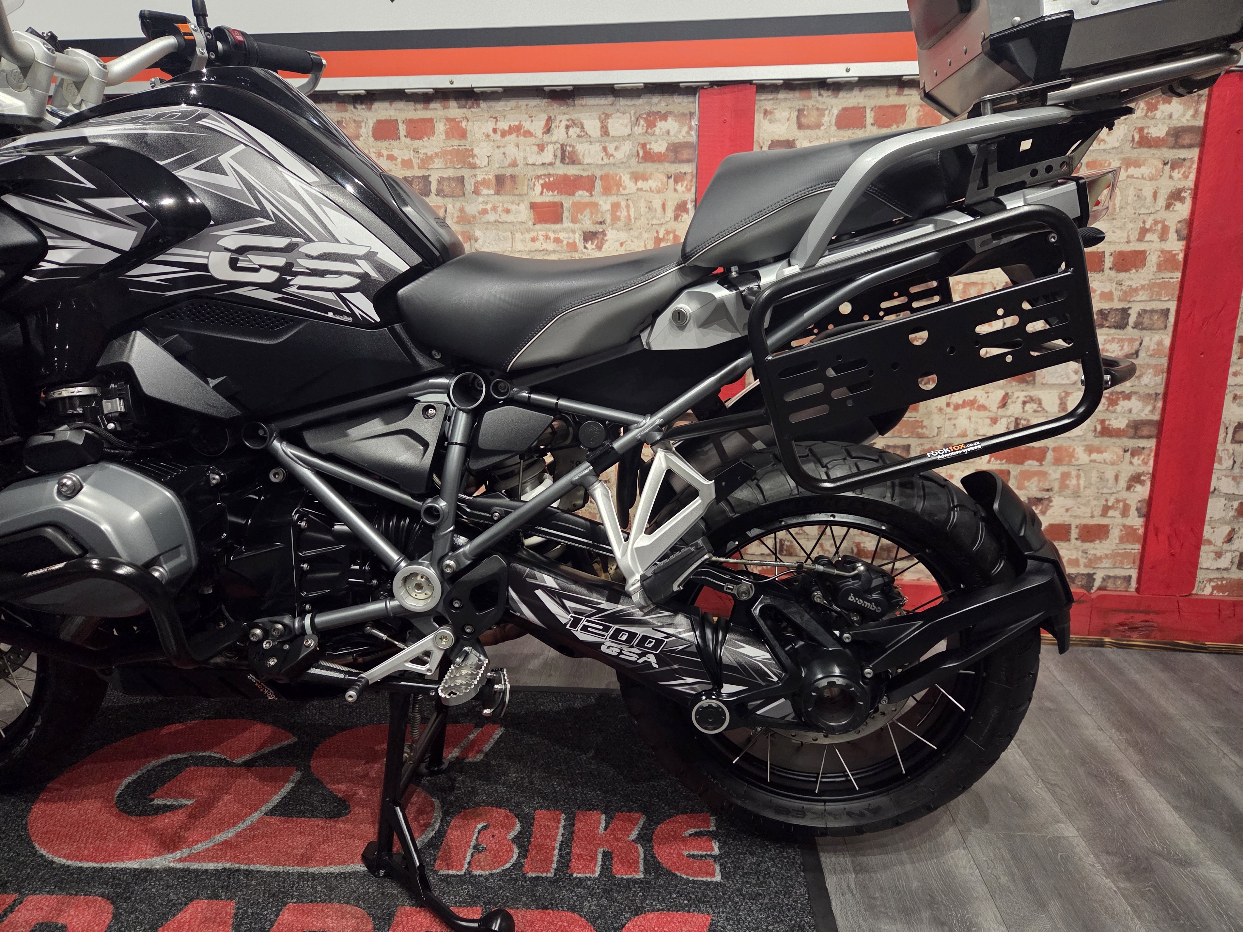 SOLD TO CLIENT FROM HERMANUS.... - 2016 BMW GS 1200, TRIPLE BLACK, ONLY 28000km, Top Box - SUPER STUNNING BIKE, LOADED WITH EXTRAS !!!! — photo 4