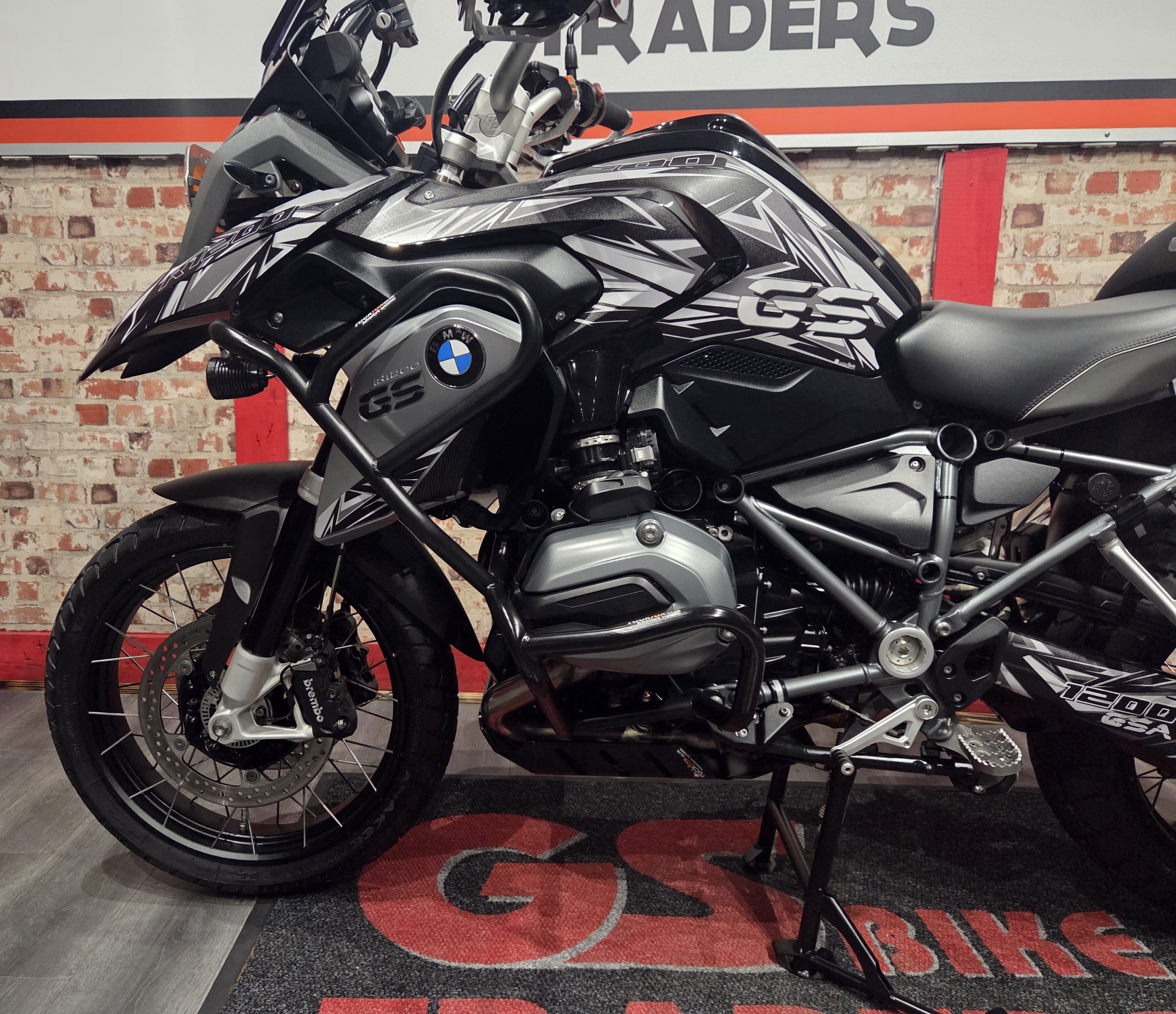 SOLD TO CLIENT FROM HERMANUS.... - 2016 BMW GS 1200, TRIPLE BLACK, ONLY 28000km, Top Box - SUPER STUNNING BIKE, LOADED WITH EXTRAS !!!! — photo 3