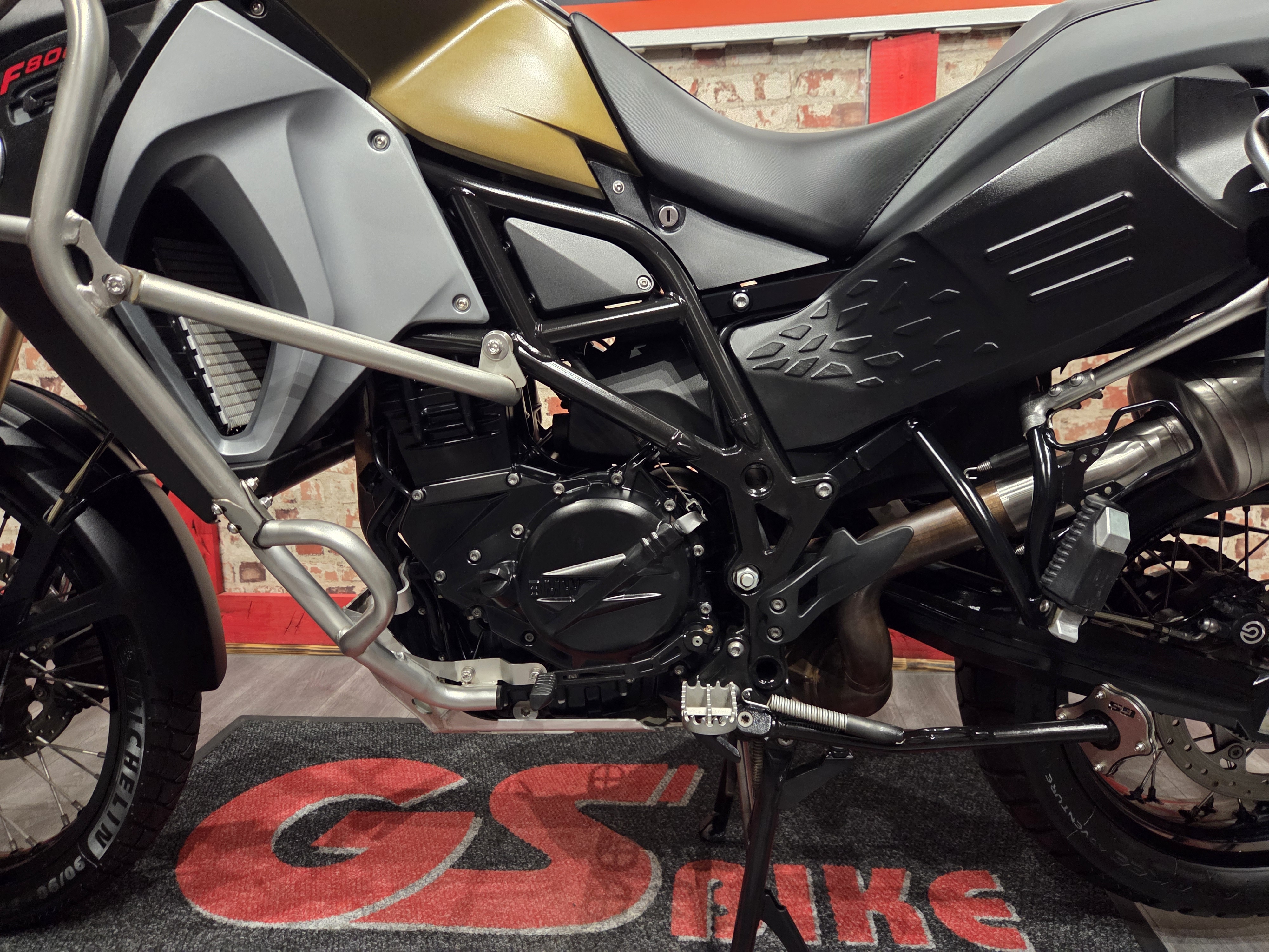 SOLD TO CLIENT FROM CALVINIA - 2016 BMW GSA 800, ONLY 33500km, 1 OWNER BIKE, KALAMATA, TOP BOX — photo 9