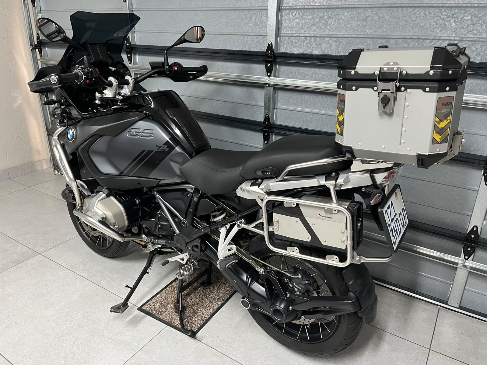 ARRIVING SOON - 2021 BMW GSA 1250, MU MODEL, TRIPLE BLACK, 719 OPTION, ONLY 25700km — photo 7