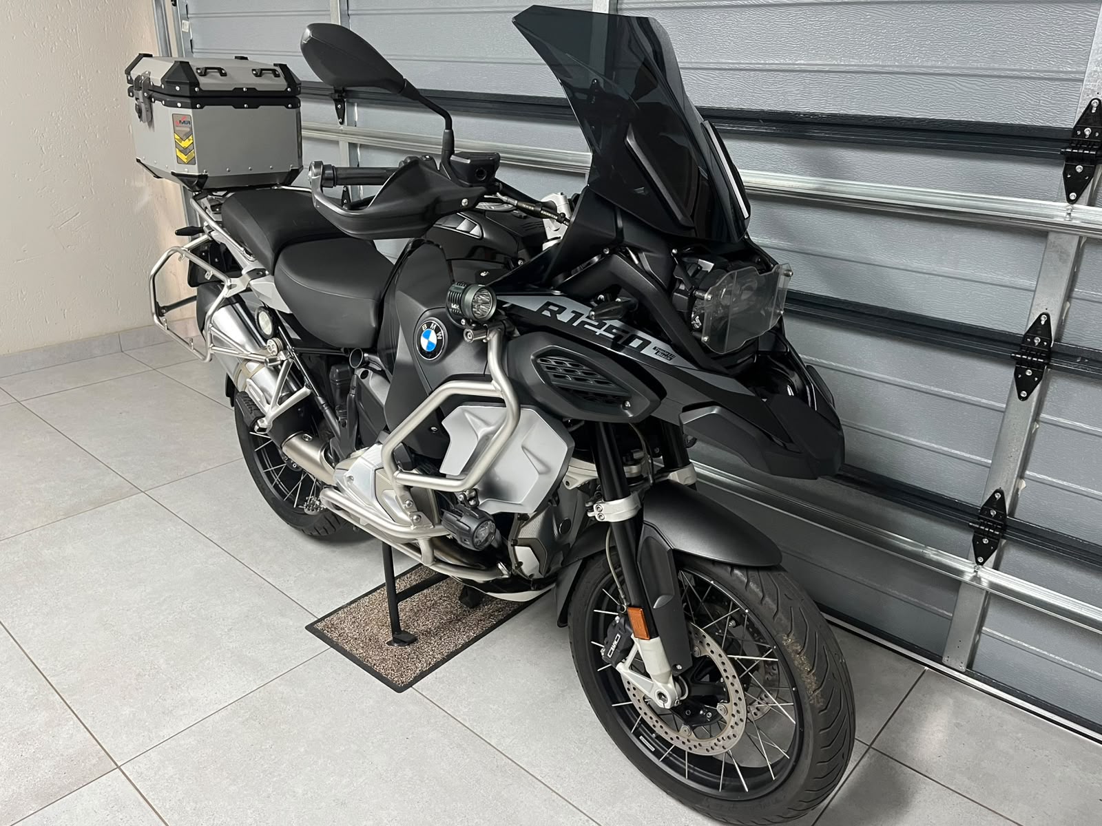 ARRIVING SOON - 2021 BMW GSA 1250, MU MODEL, TRIPLE BLACK, 719 OPTION, ONLY 25700km — photo 5