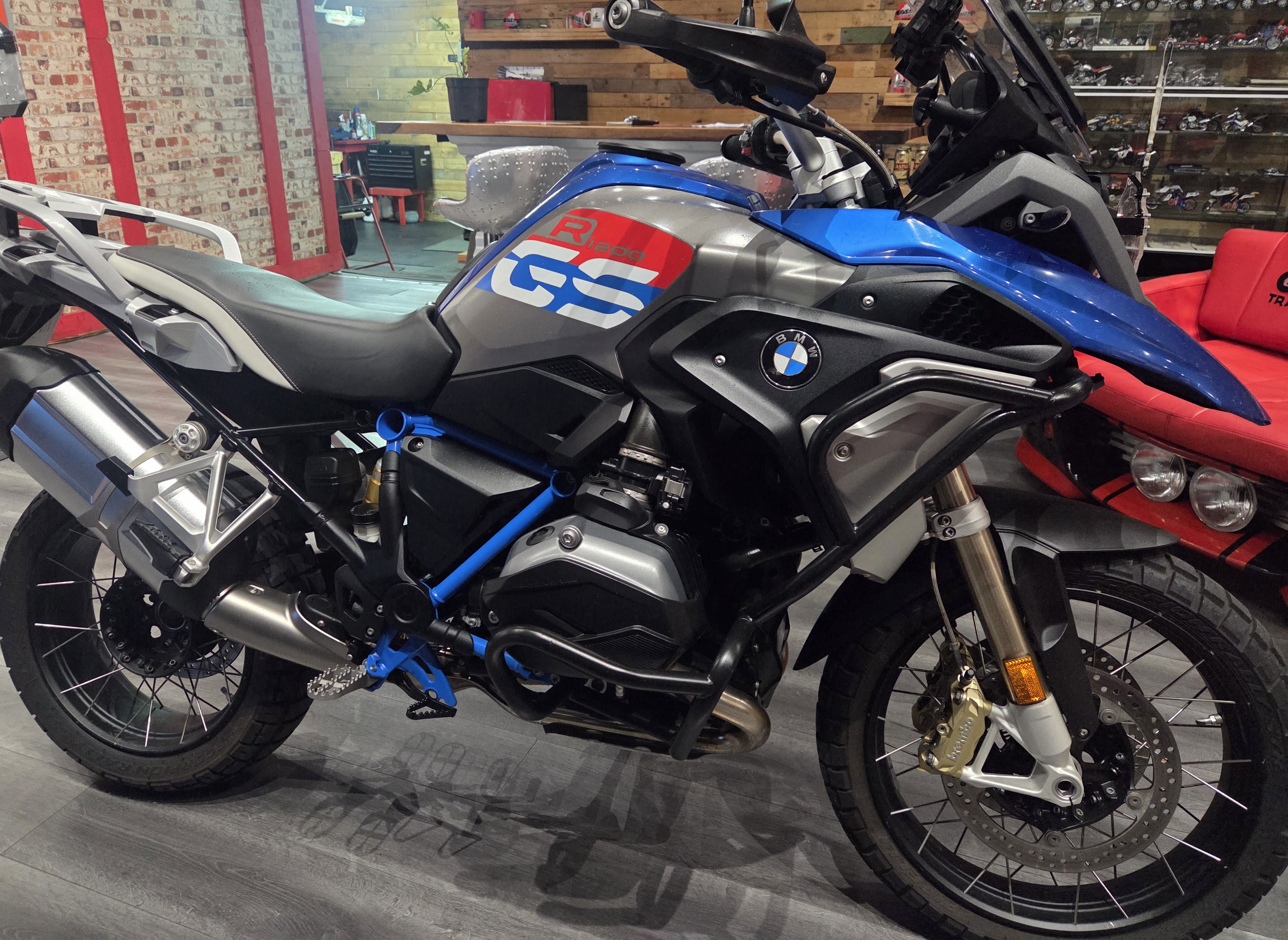 ARRIVING SOON - 2017 BMW GS 1200 RALLYE, ONLY 20 300km, SPORT SUSPENSION !!! — photo 4