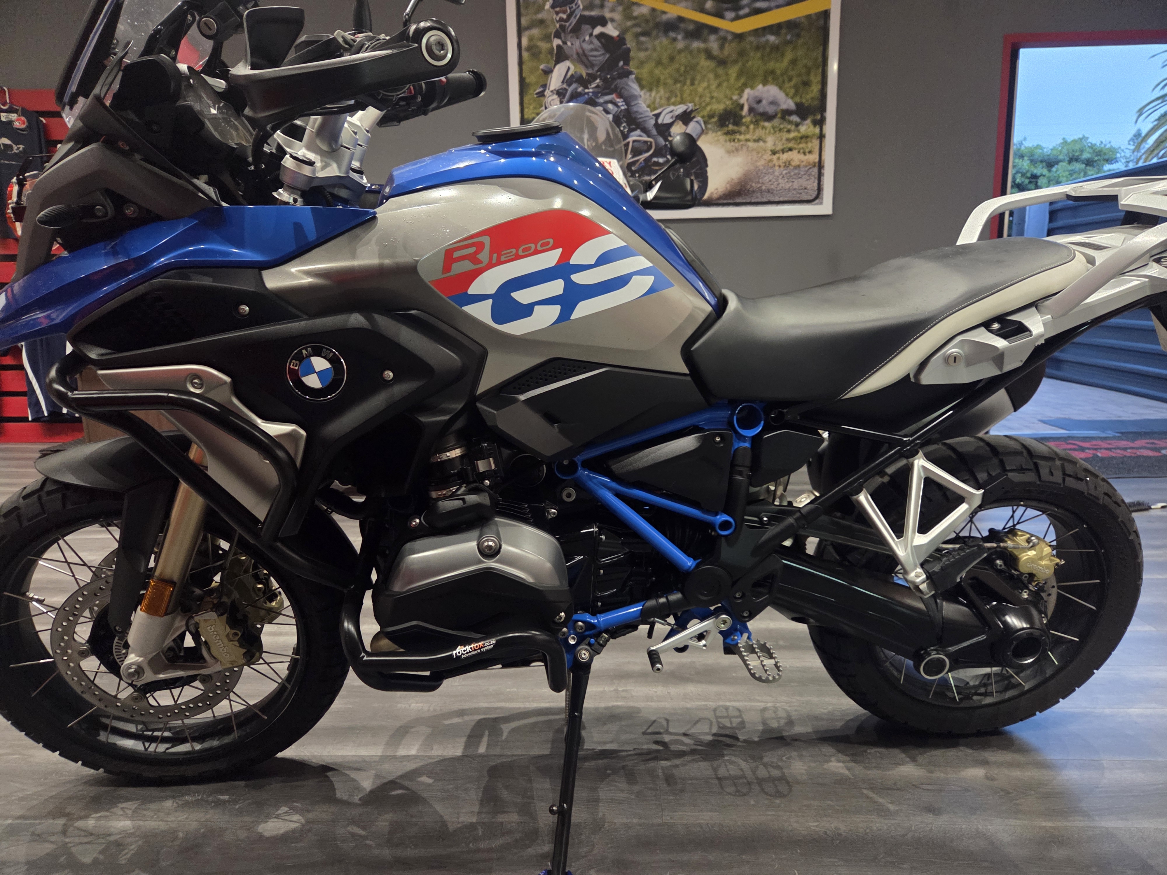 ARRIVING SOON - 2017 BMW GS 1200 RALLYE, ONLY 20 300km, SPORT SUSPENSION !!! — photo 3